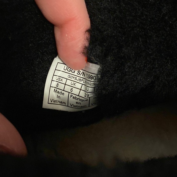 Black Ugg booties - Picture 4 of 7